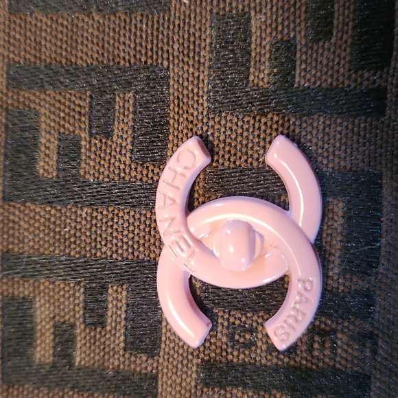 CHANEL Accessories - Chanel logo